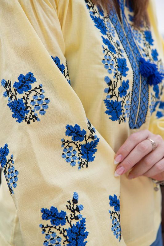 Вишиванка лляна жіноча з блакитним орнаментом Калина і Дубочки 18020411 льон (S)80-84 жовта