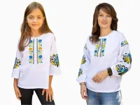 Сімейні вишиванки мама і донька Жовто-блакитні квіти парні 68020411 льон жіноча (М)92 для дівчинки 122см білі