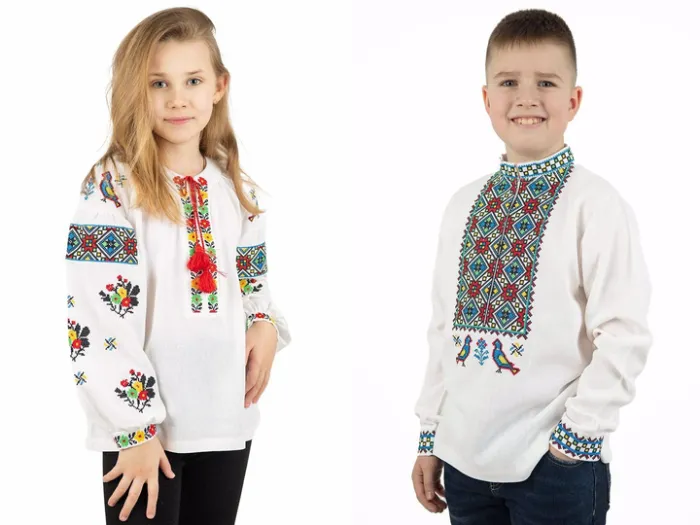 Сімейні вишиванки для братика і сестрички Барвисті лляні парні 65050411 льон 134см для хлопчика і для дівчинки білі