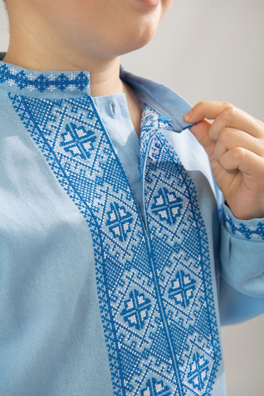 Вишиванка для хлопчика Ромби лляна дитяча з ніжною біло-блакитною вишивкою 101234 льон 116см блакитна з орнаментом