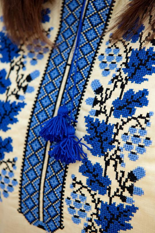 Вишиванка лляна жіноча з блакитним орнаментом Калина і Дубочки 18020411 льон (S)80-84 жовта